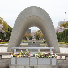 原爆死没者の慰霊碑