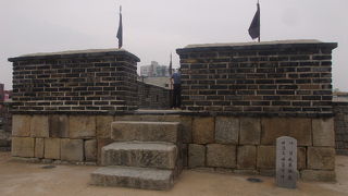 長安門を東から望むのにも良い所です