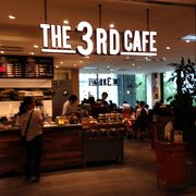 【Wifiに】THE 3RD CAFE by Standard Coffee 品川シーズンテラス店【コンセントあり】