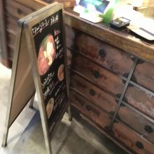 エントランスの立て看板