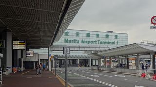 広くて施設も充実した日本の玄関口