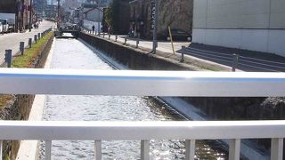 小樽運河の始点に架かる小さな橋