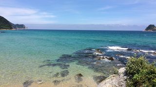 こんなきれいな海が…