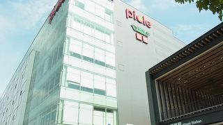 駅すぐ横のショッピングビル