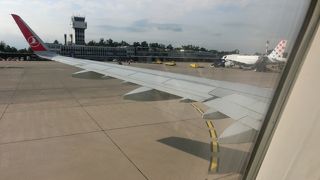 ローカルな国際空港