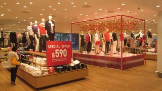 旧正月シーズンのユニクロ (サイアムパラゴン店)