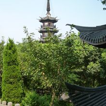 宋の時代に建てられた仏塔が残ります。修理が雑で雰囲気無し。