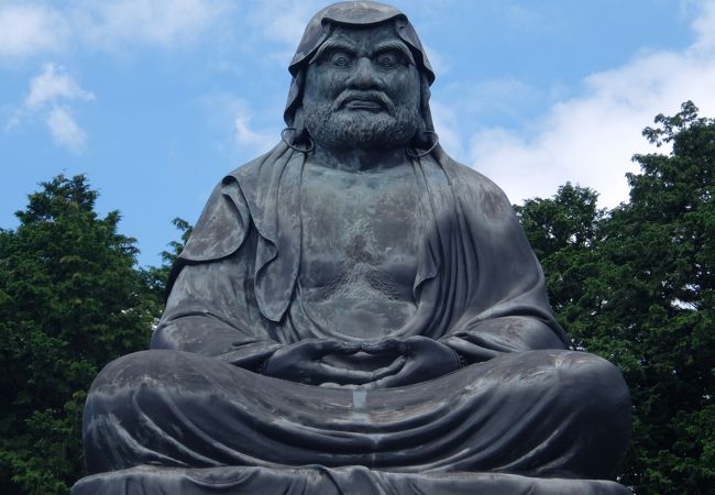 世界最大級の達磨大師像