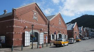 赤レンガ倉庫が並んできます