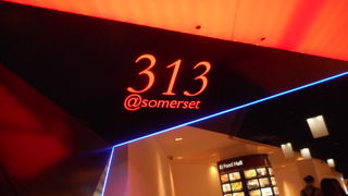 綺麗なフードコート