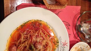 神楽坂駅付近のレストランを見てまわりスパゲッティに決めました