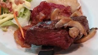 セブで洋風の肉料理を食べるならこの店です。