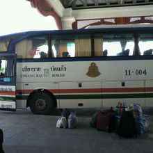 ラオスとタイの間で国際バスとして、相互乗入れが図られています