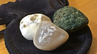 偽物メノウは何色だろう／礼文の瑪瑙（メノウ）は何色？