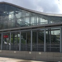 ペチャブリー駅北側のマッカサン駅への連絡通路です。日本の援助