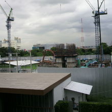 ペチャブリー駅の北側では、大規模な建設工事が始まっています。