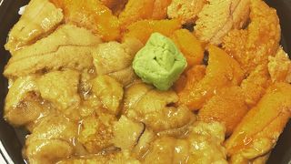 三角市場で海鮮