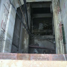 ワンブラパー駅の建設現場の地下部分の工事の様子です。