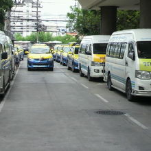 タクシーとロットゥーは、短距離ではなく、中長距離が主体です。