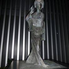 博多人形のモニュメントもありました．