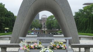 広島平和都市記念碑。