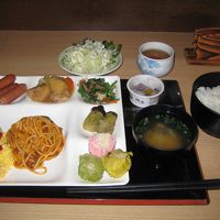 朝食はビュッフェ形式。美味しかったです♪