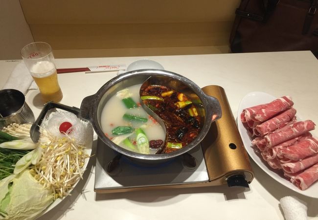 男同士だけだとちょっと入りにくい雰囲気だが、料理はボリュームもあり美味しくて大満足。