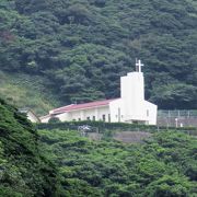 上五島島の青方港に寄港した時に、港の上方に臨むことが出来ました。