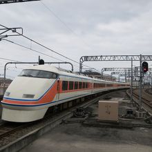 豪華特急スペーシア