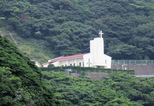 上五島島の青方港に寄港した時に、港の上方に臨むことが出来ました。