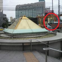 拠点は、フアランポーン駅前のインフォメーションの横にあります