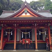 色鮮やかな神社