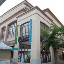 カリプソ劇場がある建物