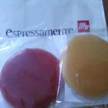 ビスコッティ、ランボーネとリモーネ、ひとつ170円です。