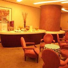 有料のラウンジでひとやすみ