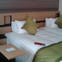 ツインルームのベッド。