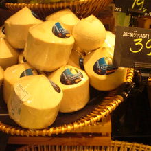 名前はわかりませんが、綺麗に包装してあり、おいしそうでした。