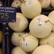 メロンです。２００円ちょっとですので、安いです。