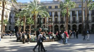 綺麗な広場で王の広場とも言われている