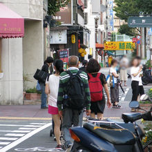 坂のはじまりはこのあたり。