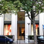 パリにあるヴィトンの店舗で、１番高級感溢れるお店！