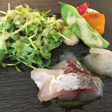 前菜 アジとカレイのカルパッチョと野菜は凄く味がしました。