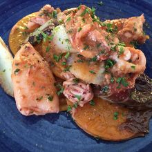 パスタはラディッキオの苦味がアクセントに♪