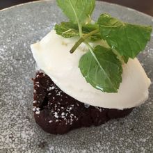 ドルチェ ミックスジュースのジェラートとガトーショコラ