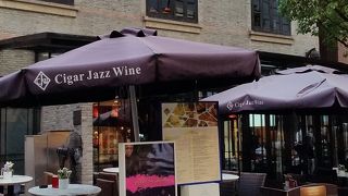 新天地では老舗のジャズバー。