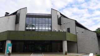 開拓時代の苦労と現代の繁栄を学ぶ