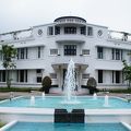 アールデコの建築が美しいフランス統治時代に建てられた総督の邸宅ホテル。