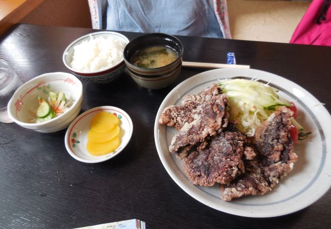 クジラ肉料理を味わえるお店