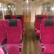 「くまげら」座席の様子