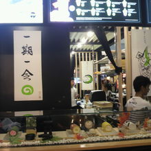 同じ階には、日本形式のお店も、同じように入っていました。